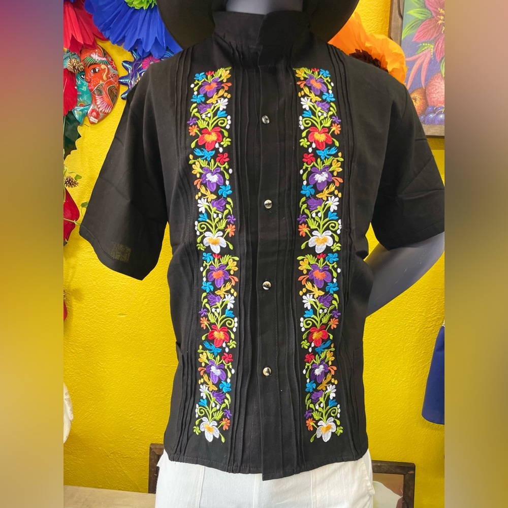 Size medium Men’s Mexican guayabera